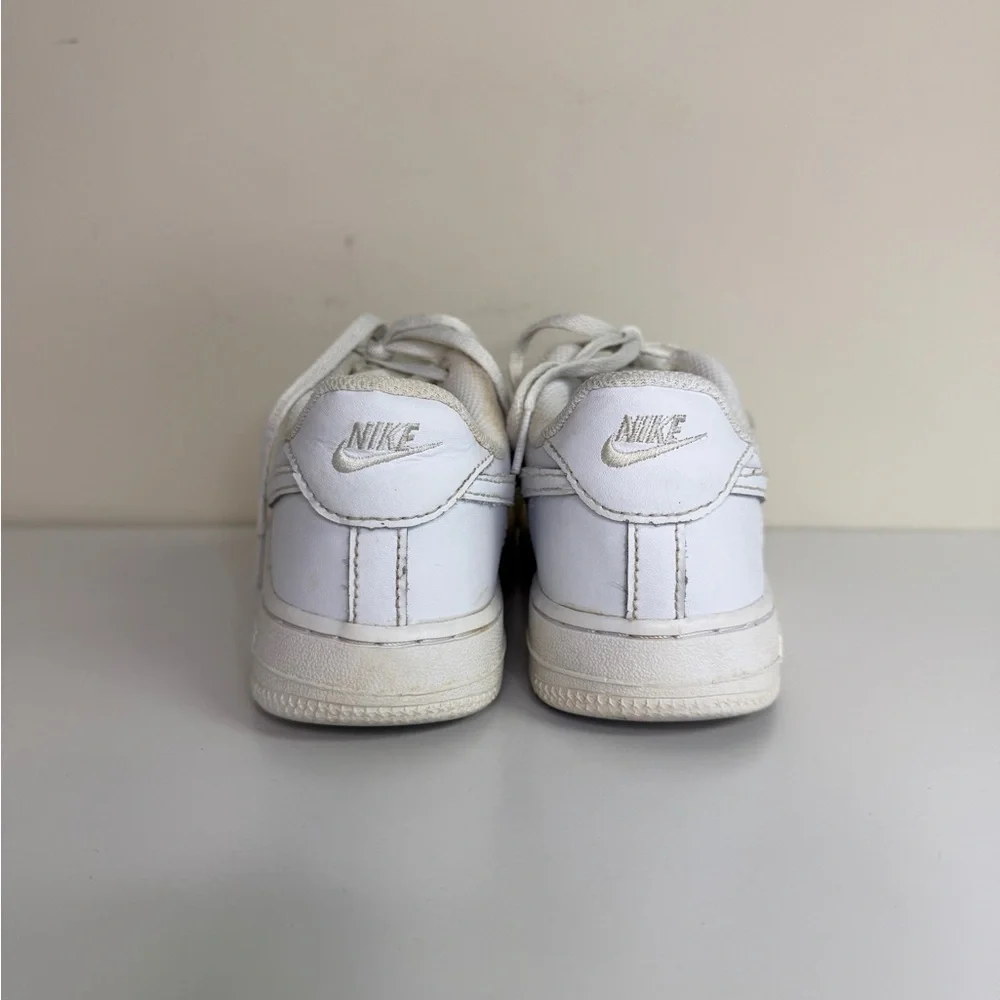 Nike kids white